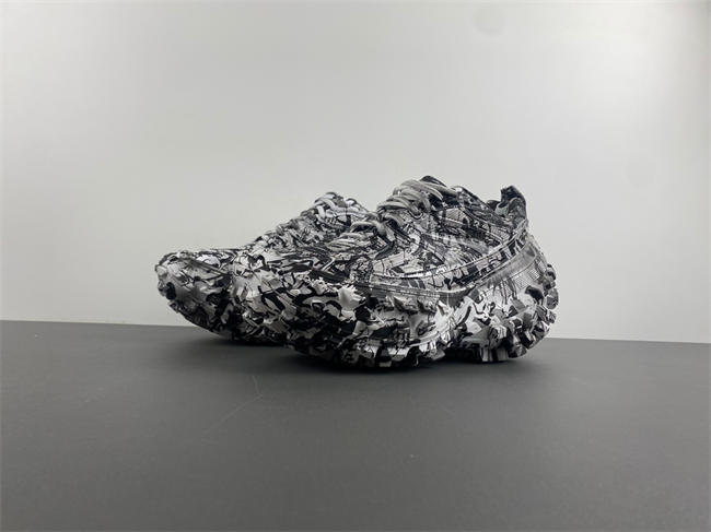 Balenciaga  685613-W2RG19010