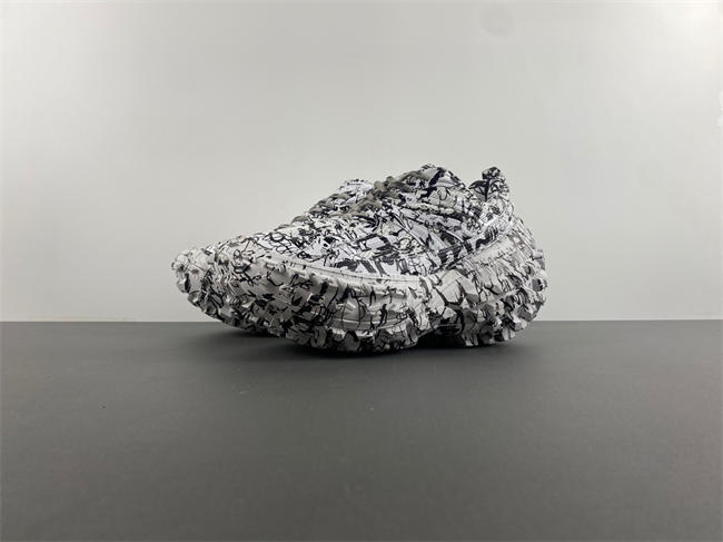 Balenciaga  685613-W2RG1 9010
