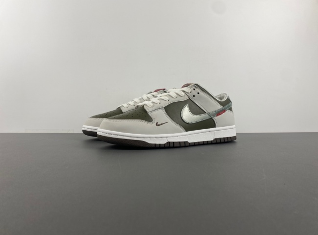 Nike Dunk Low “Year of the Snake”  HV5980-231