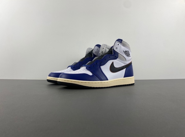 Air Jordan 1 High OG   DZ5485-100
