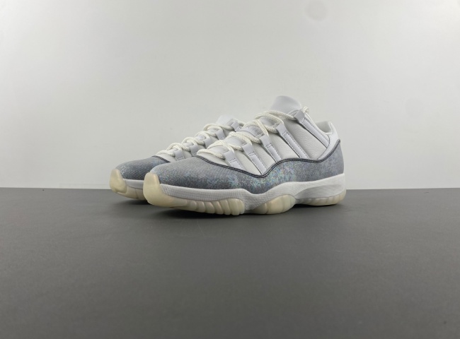 Air Jordan 11 Low 2025   HQ7000-001