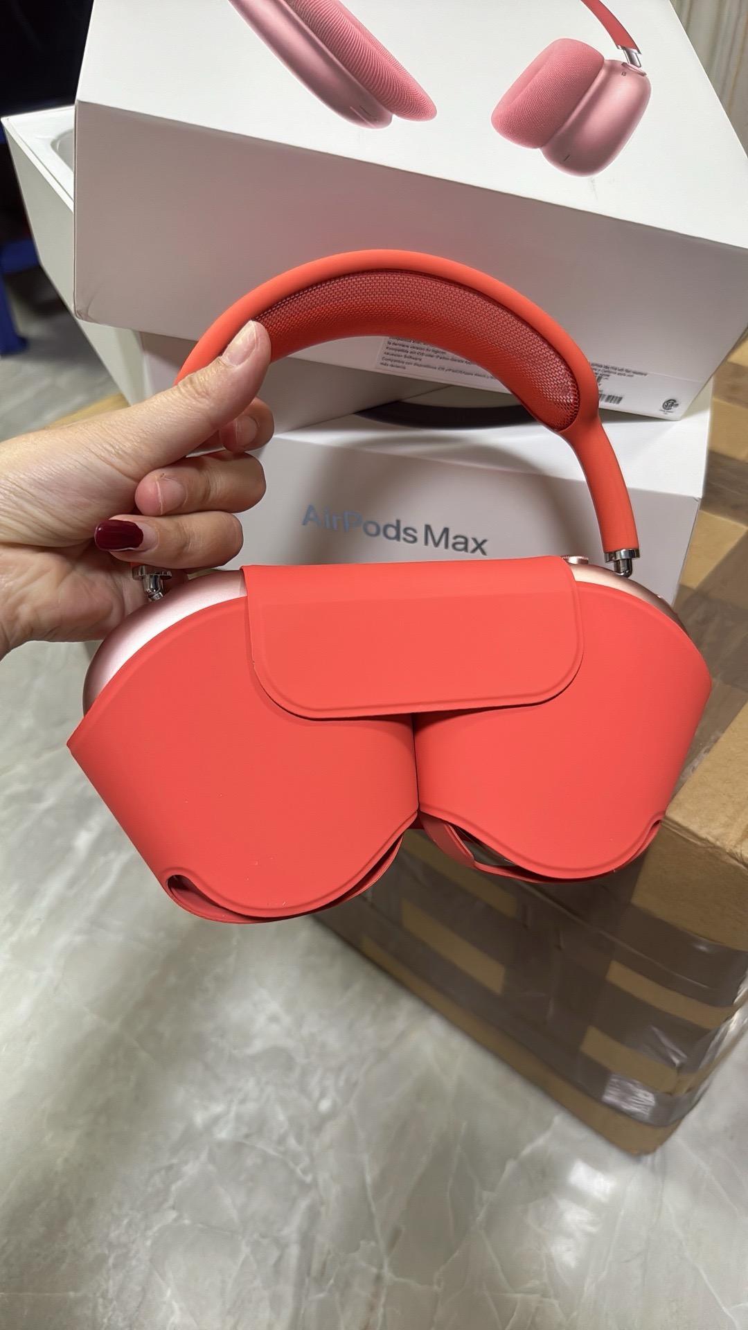 AirPods Max (red)