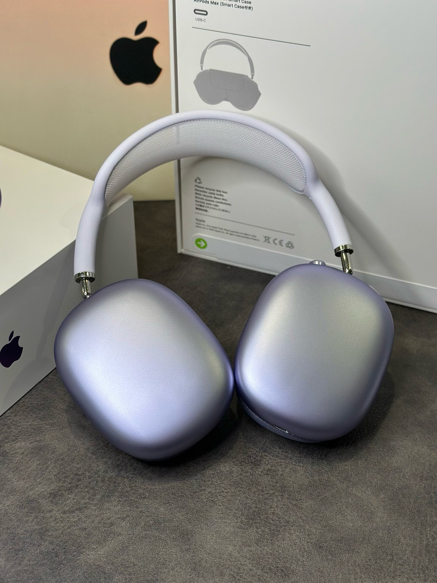AirPods Max (purple)